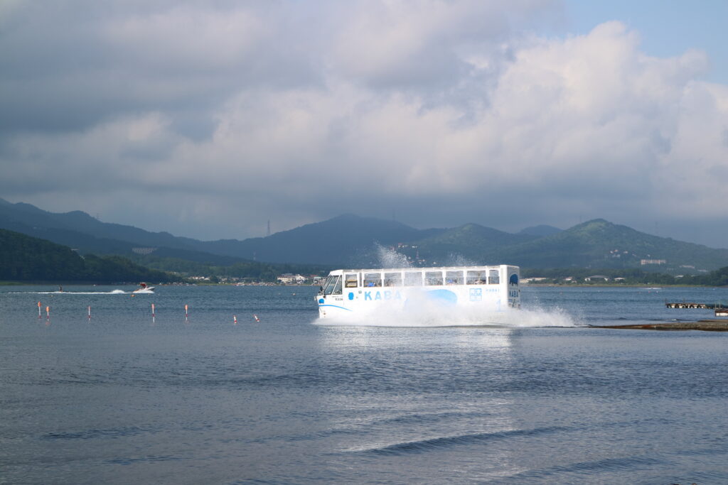 水陸両用バス『KABA BUS』